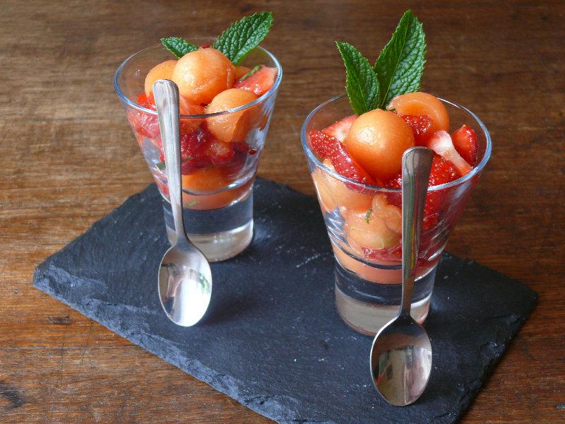 Salade de fraises et billes de melon