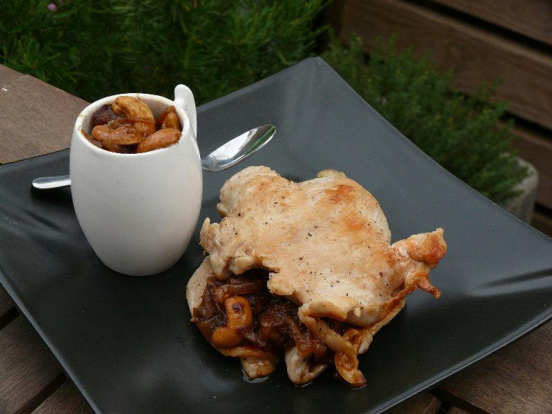 Escalopes de dinde à la confiture d'oignon et aux noix de cajou