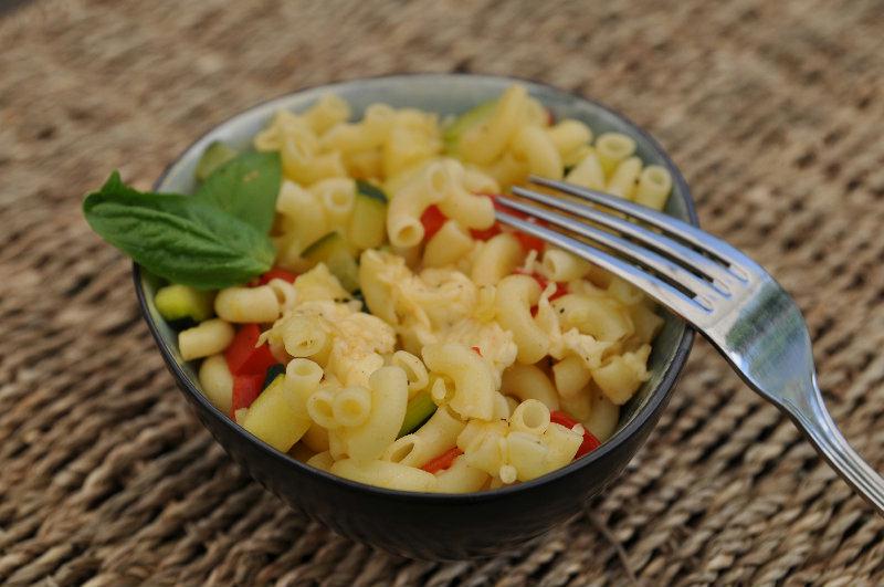 Coquillettes aux courgettes et poivron rouge