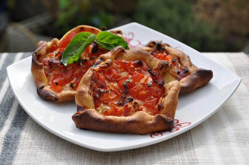 Tartelettes: Tomate, Lardons et Chèvre