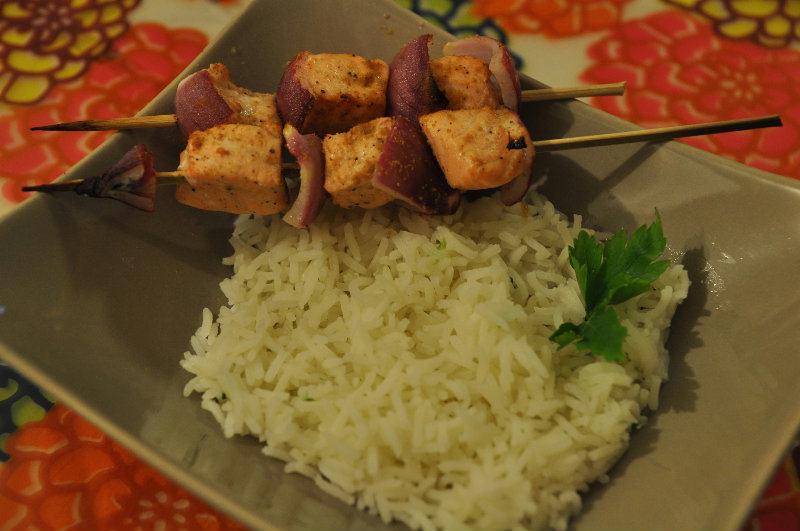 Brochette de saumon aux oignons rouges
