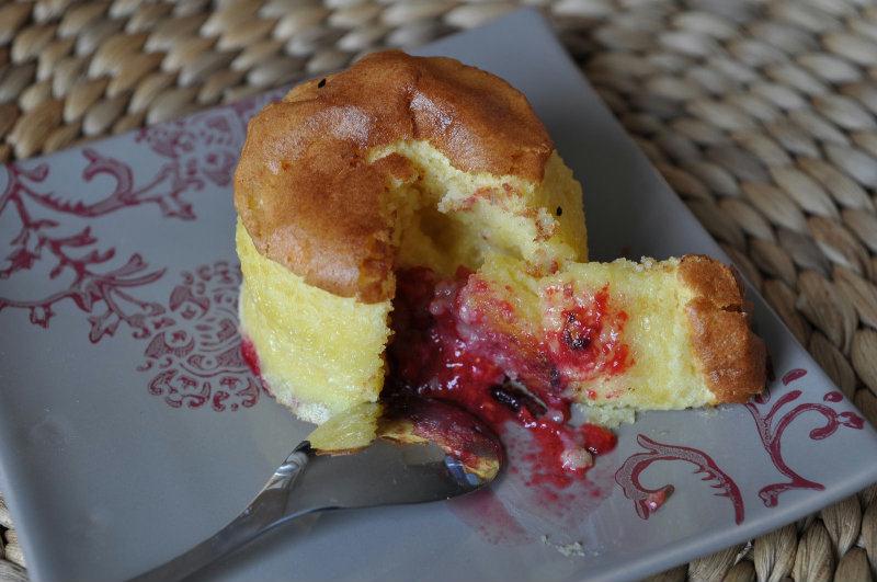 Mi-cuits chocolat blanc - coulis de framboise