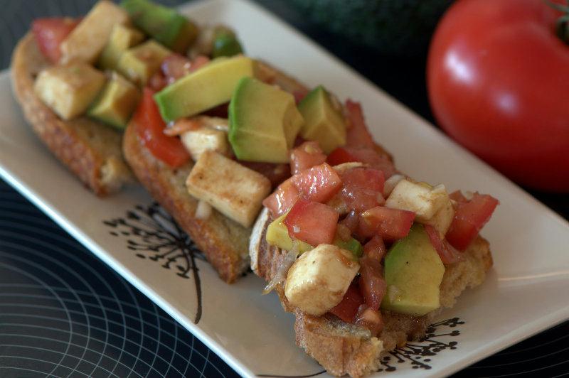 Bruschettas Tomates et Avocats