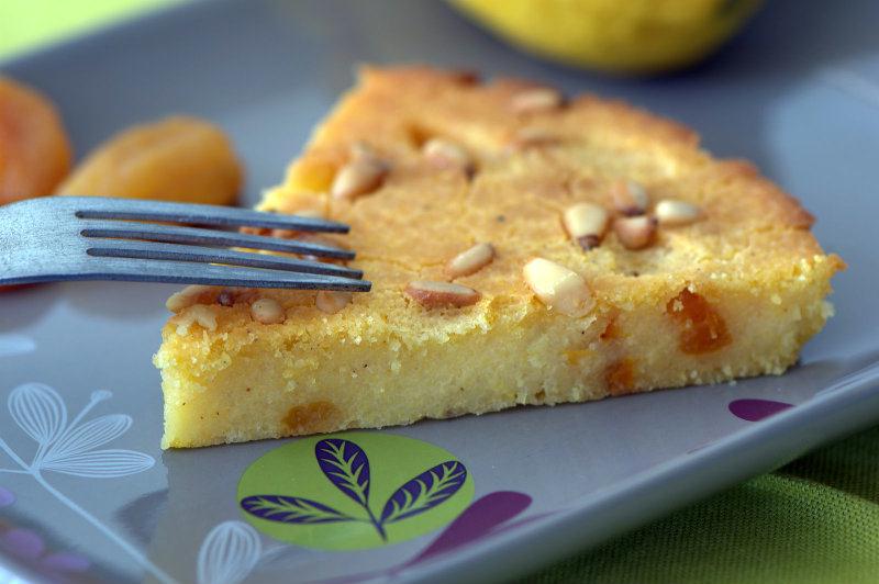 Gâteau de Polenta et abricots secs
