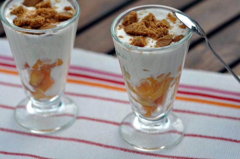 Salade de Pêches au Yaourt et Speculoos