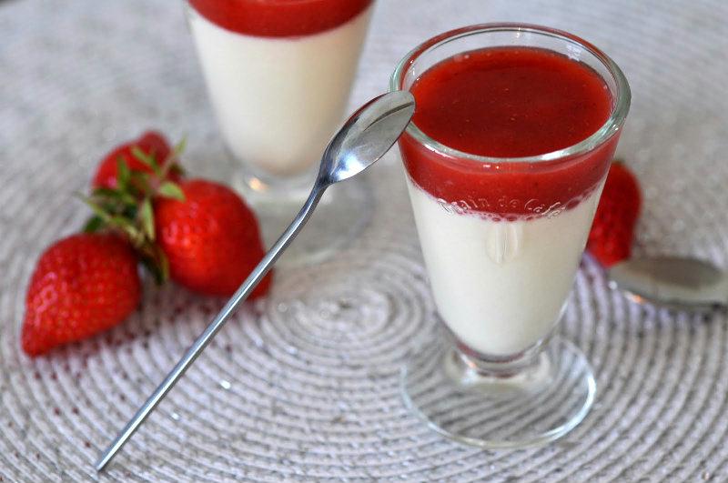Panacotta agar-agar et coulis de fraise