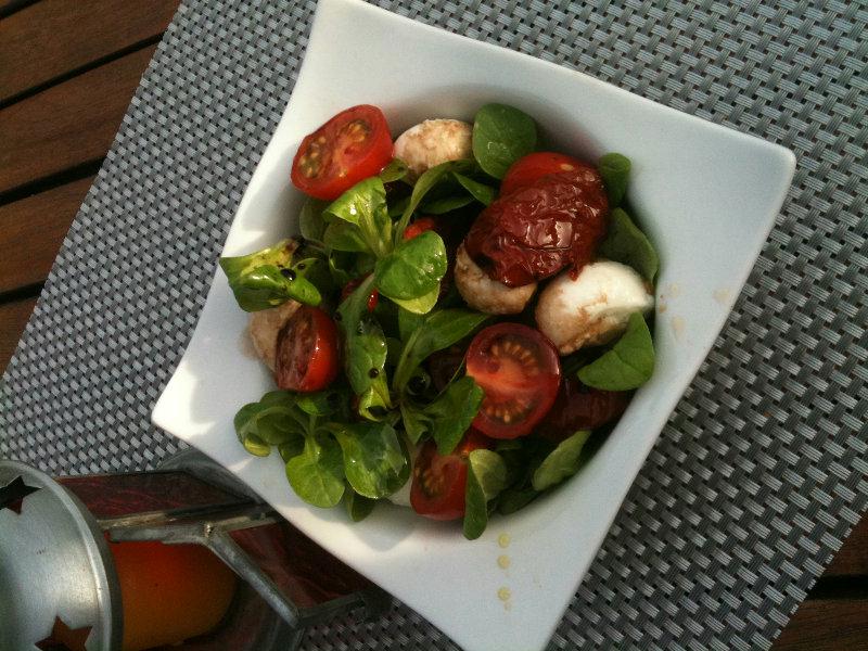 Salade de maches et tomates confites