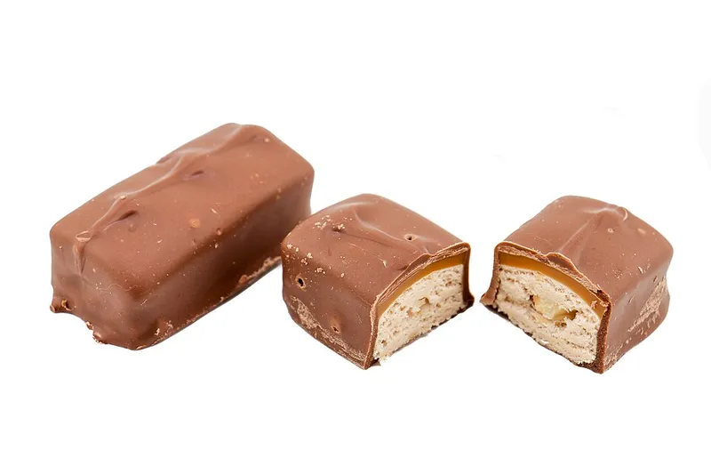 Nuts nestle